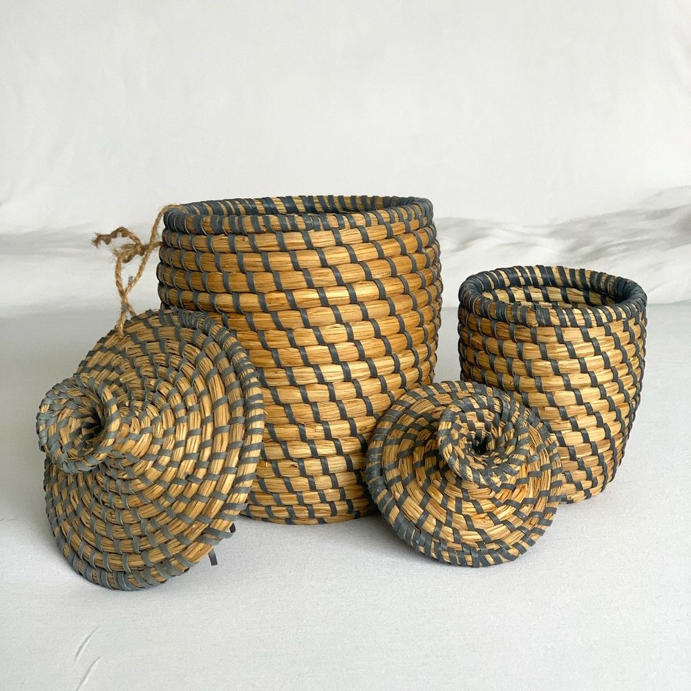 Set of 2 Vintage Nesting Grass Baskets with Gray Trim